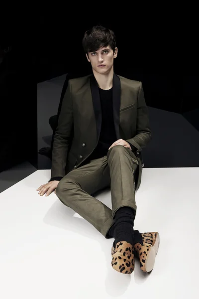 Look 16